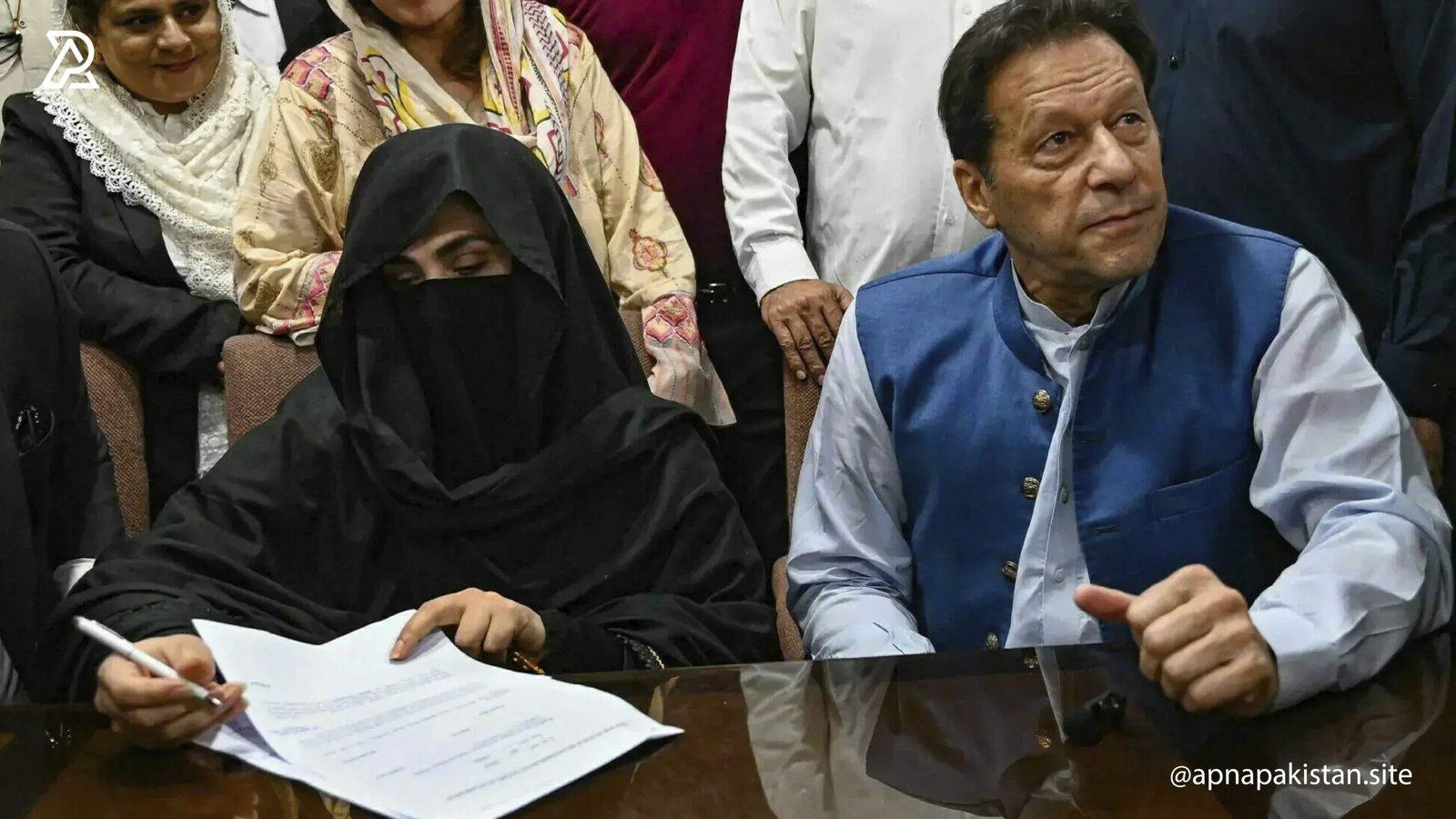 190 ملین پاؤنڈ کیس: عمران خان اور اہلیہ کا سزا معطلی کے لیے سپریم کورٹ سے رجوع