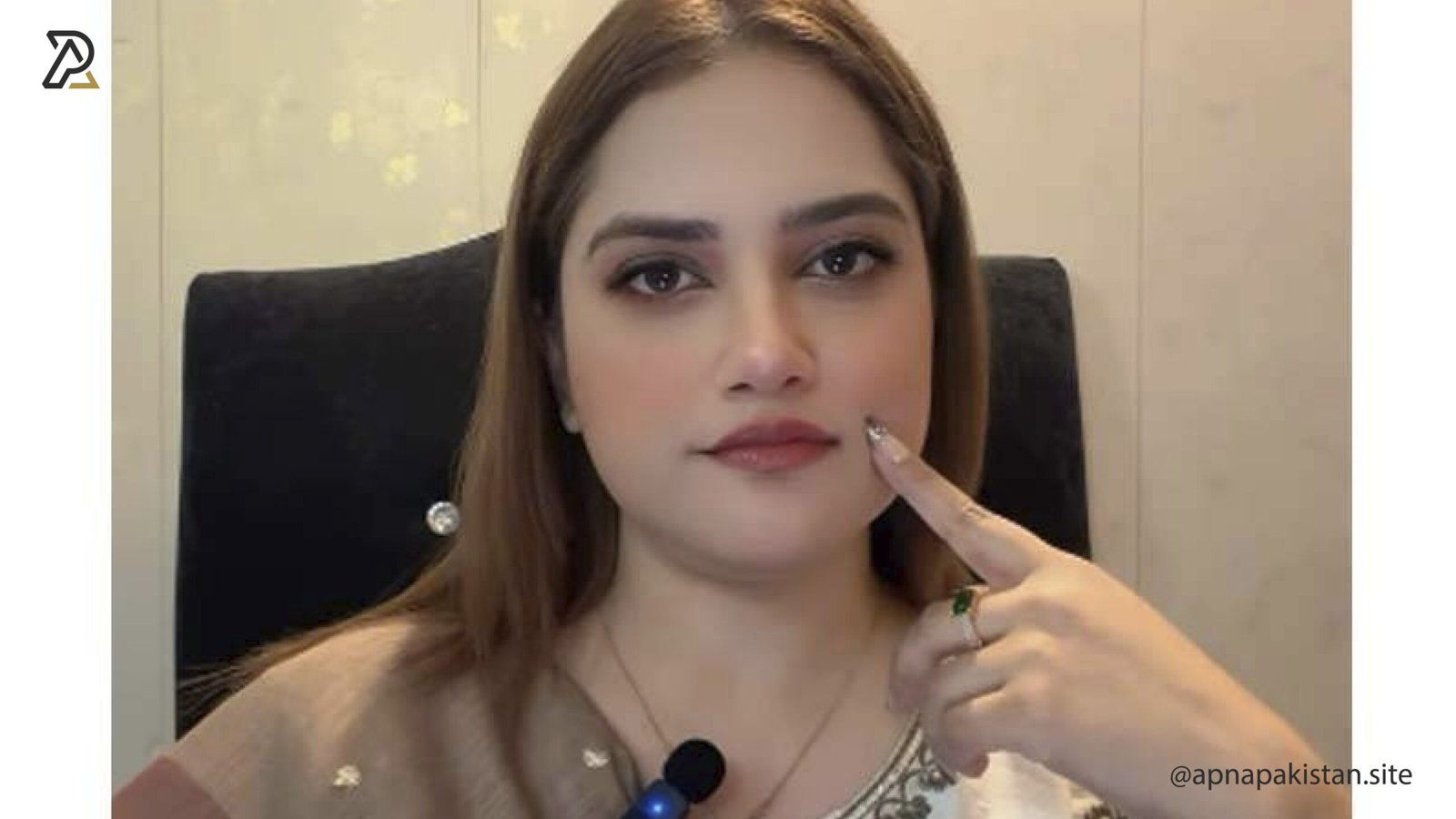 معتبر صحافی نے واش روم میں بیٹھ کر ایک خاتون کو ویڈیو کال کی جو ریکارڈ ہو رہی تھی: صحافی رحماء ملک کا دعویٰ